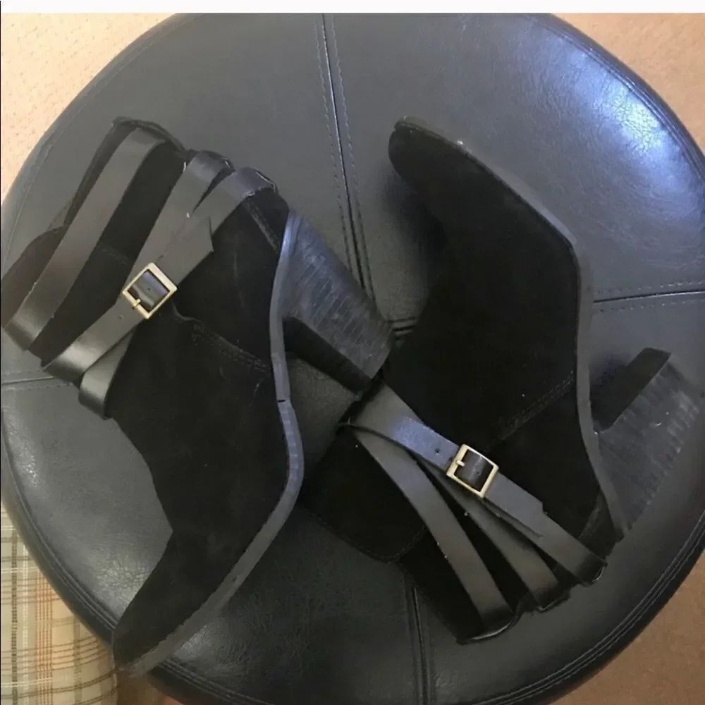 ✨ Callia Booties
Dolce Vita✨ - Picture 7 of 8